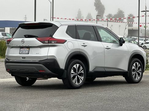 Used 2022 Nissan Rogue SV image 4