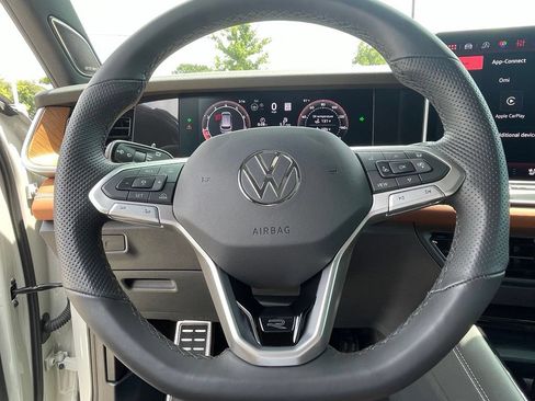Used 2026 Volkswagen Tiguan SEL R-Line AWD/4WD image 13