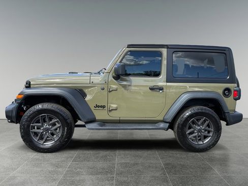 Used 2025 Jeep Wrangler Sport AWD/4WD image 3