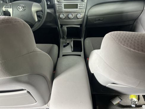 Used 2010 Toyota Camry LE FWD image 25