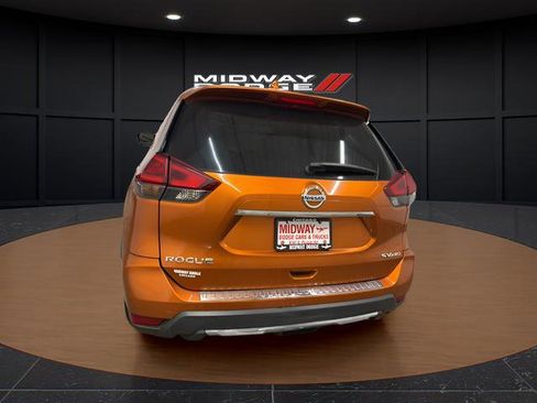 Used 2018 Nissan Rogue SV w/ Premium Package image 6