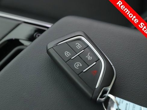 Used 2025 Cadillac Lyriq Luxury image 3