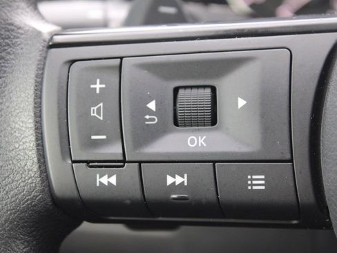 Used 2023 Nissan Rogue S image 26