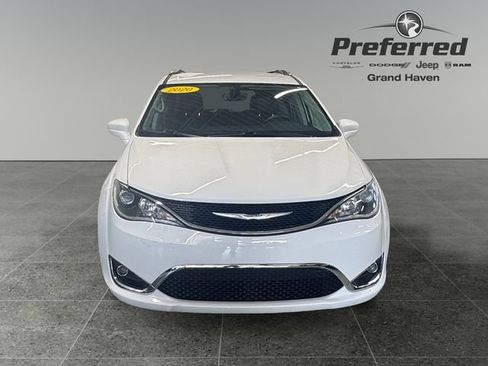 Used 2020 Chrysler Pacifica Touring-L FWD image 13