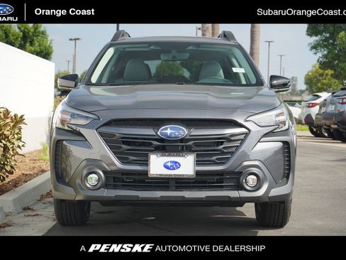 Used 2025 Subaru Outback Premium AWD/4WD image 1