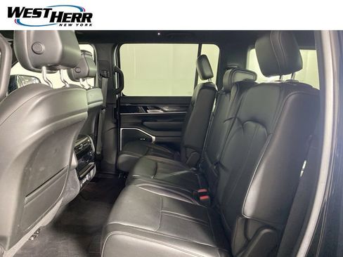 Used 2023 Jeep Wagoneer 4WD w/ Premium Group I image 15