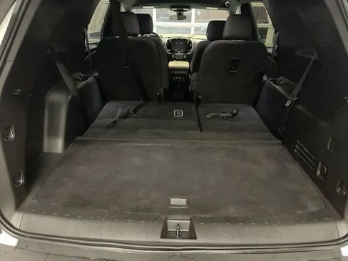 Used 2023 Chevrolet Traverse LT AWD/4WD image 13