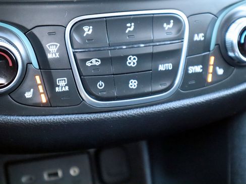 Used 2024 Chevrolet Equinox LT image 28