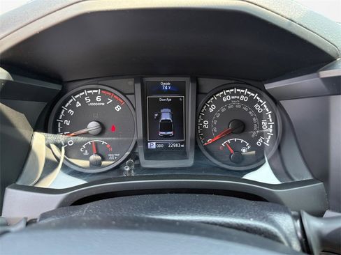Used 2022 Toyota Tacoma SR image 29