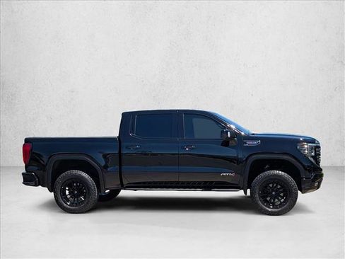 Used 2022 GMC Sierra 1500 AT4 w/ AT4 Premium Package AWD/4WD image 4