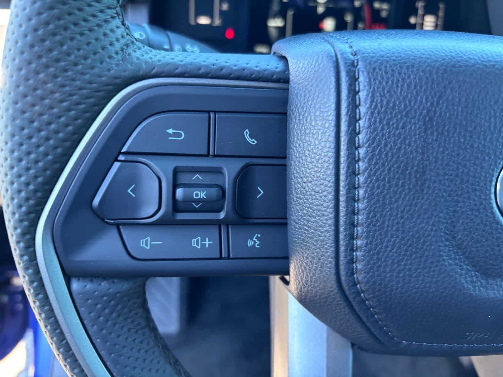 Used 2025 Toyota Tacoma SR5 AWD/4WD image 23