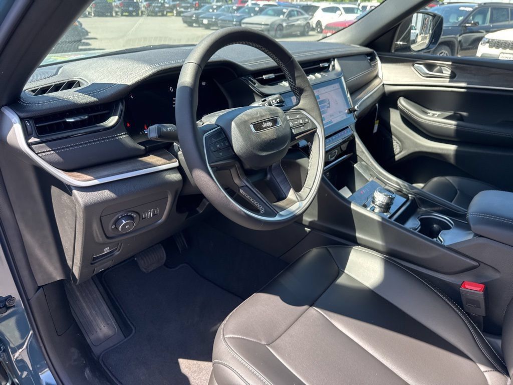 New 2026 Jeep Grand Cherokee L Limited w/ MOPAR Finishing Package AWD/4WD image 10