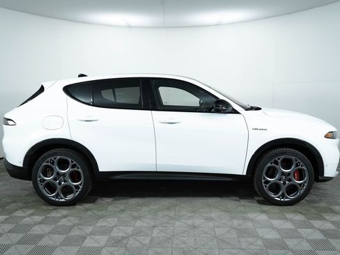 New 2024 Alfa Romeo Tonale Veloce image 13