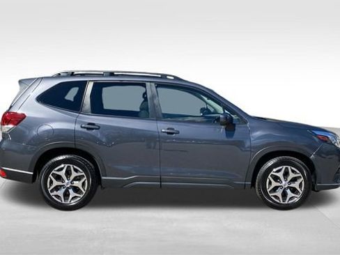 Used 2022 Subaru Forester Premium image 10