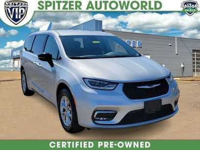 Used 2024 Chrysler Pacifica Touring-L