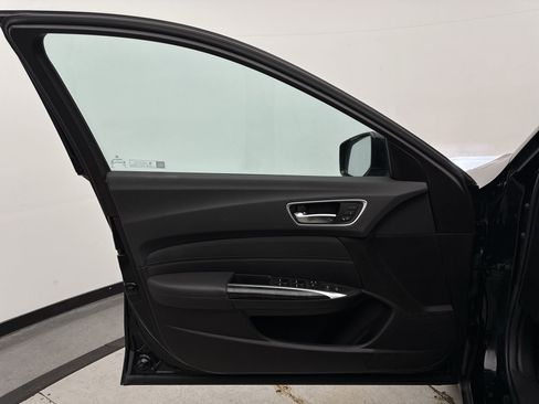 Used 2020 Acura TLX image 9