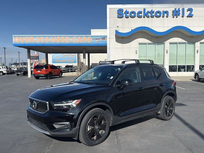 Used 2021 Volvo XC40 T5 Momentum