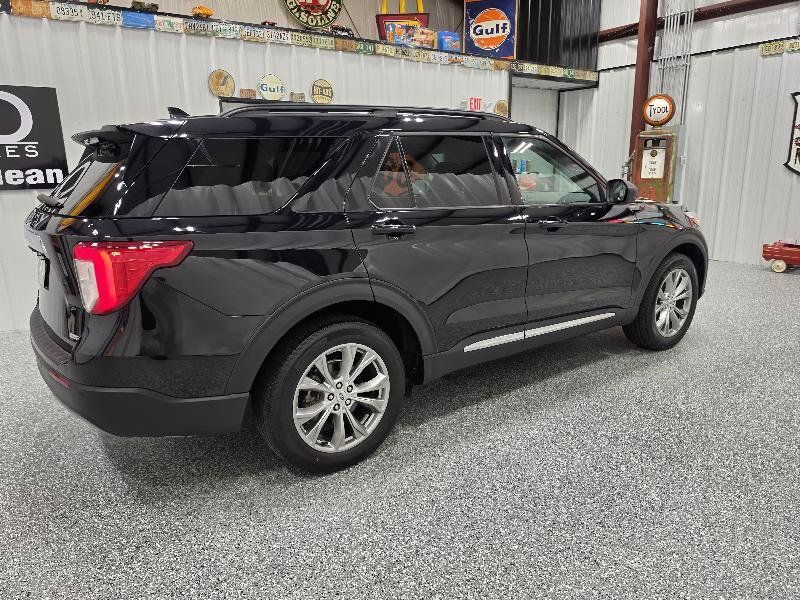 Used 2020 Ford Explorer XLT w/ Equipment Group 202A AWD/4WD image 5