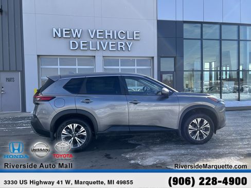 Used 2023 Nissan Rogue SV image 10