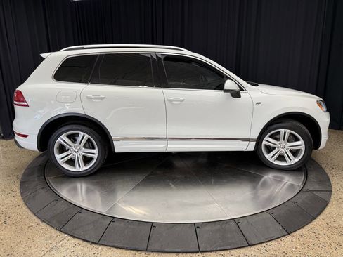 Used 2014 Volkswagen Touareg VR6 image 11