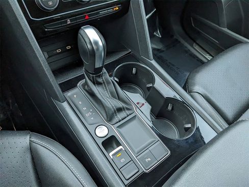 Certified 2023 Volkswagen Atlas SE image 28