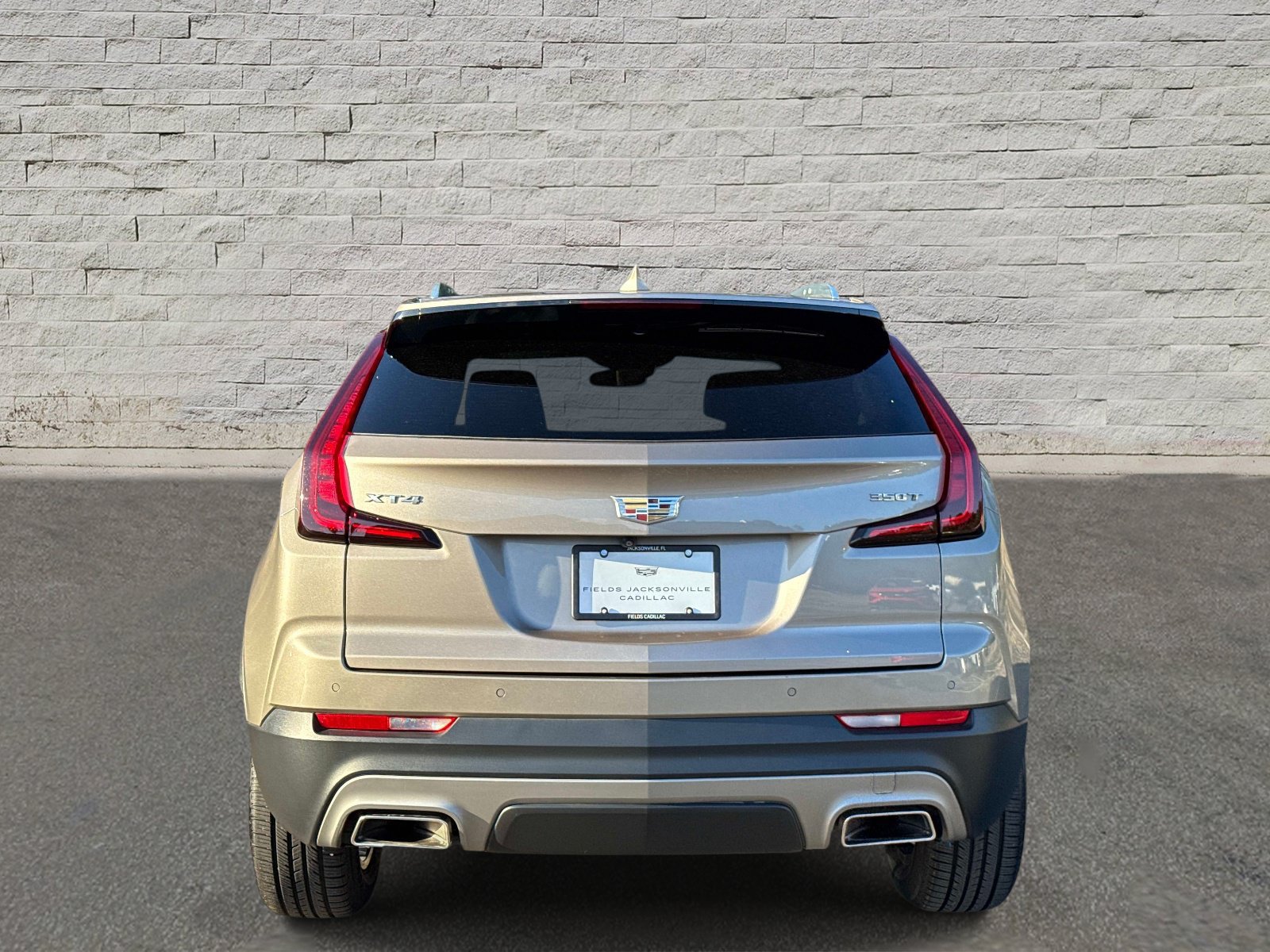 Used 2023 Cadillac XT4 Premium Luxury FWD image 4