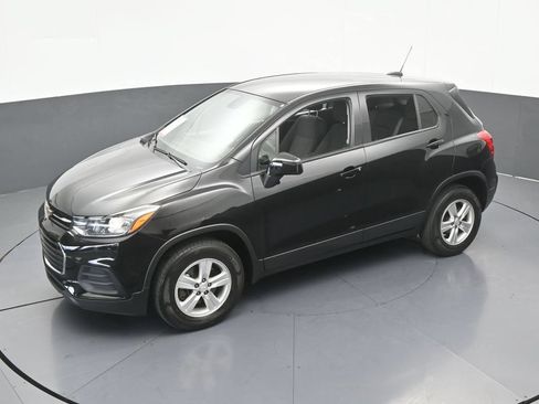 Used 2022 Chevrolet Trax LS w/ Tint and Cruise Package AWD/4WD image 40