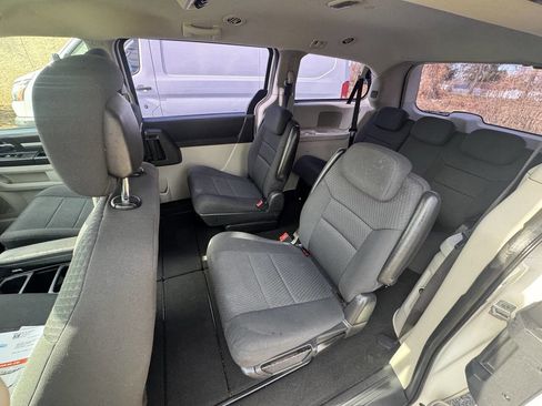 Used 2010 Dodge Grand Caravan SE image 16