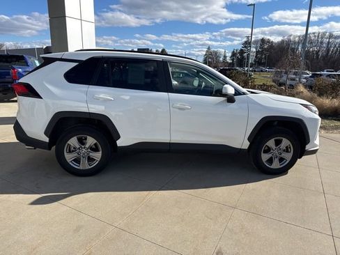 Used 2025 Toyota RAV4 XLE image 8