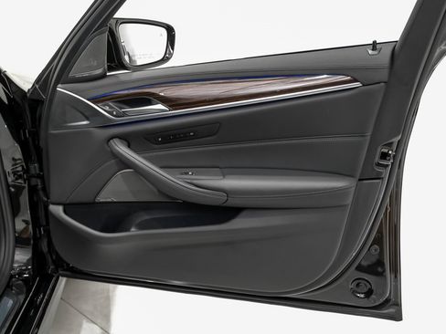 Used 2022 BMW M5 w/ Executive Package image 42