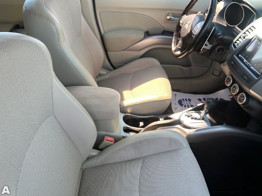 Used 2009 Mitsubishi Outlander XLS FWD image 12