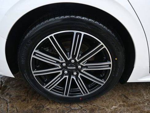 Used 2017 Lincoln Continental Reserve w/ Technology Package image 12