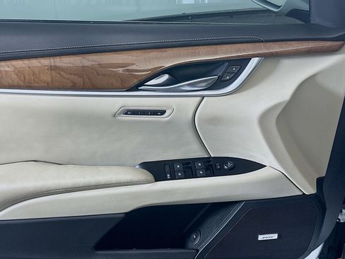 Used 2018 Cadillac XTS Luxury image 15