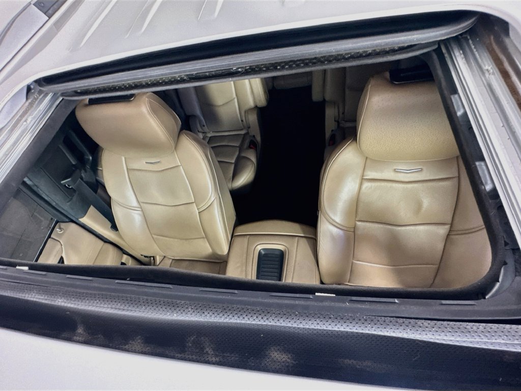 Used 2019 Cadillac Escalade ESV Platinum RWD image 25