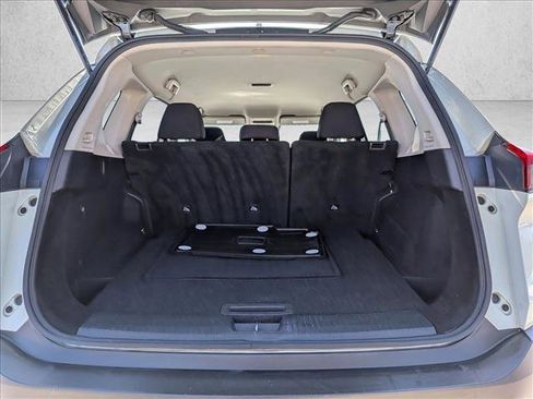 Used 2023 Nissan Rogue S image 7