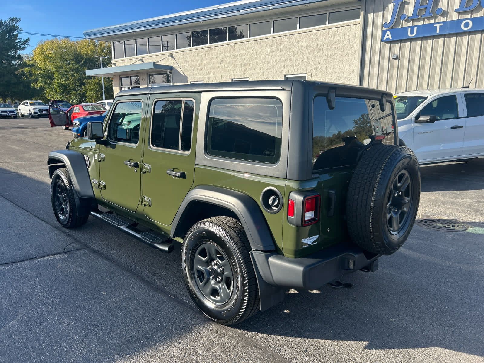 Used 2021 Jeep Wrangler Unlimited Sport AWD/4WD image 5