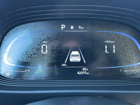 Used 2024 Hyundai Venue SEL image 13