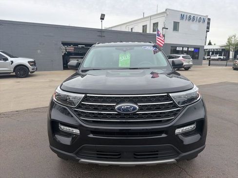 Used 2024 Ford Explorer XLT w/ Equipment Group 202A AWD/4WD image 2