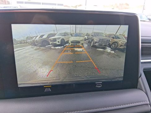 Used 2024 Chevrolet Suburban LT image 12