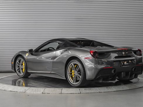 Used 2019 Ferrari 488 Spider RWD image 11