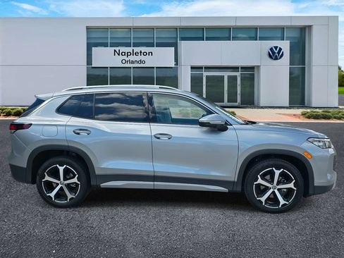 New 2025 Volkswagen Tiguan SE image 3