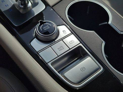 Used 2025 Genesis G70 2.5T RWD image 9