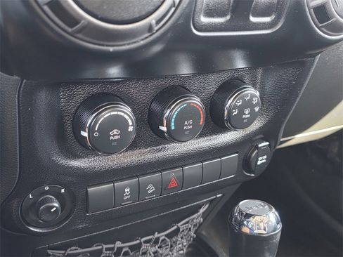 Used 2018 Jeep Wrangler Sport image 27