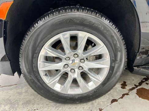 Used 2024 Chevrolet Tahoe Premier AWD/4WD image 28