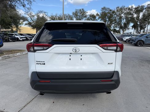 Used 2022 Toyota RAV4 XLE image 5