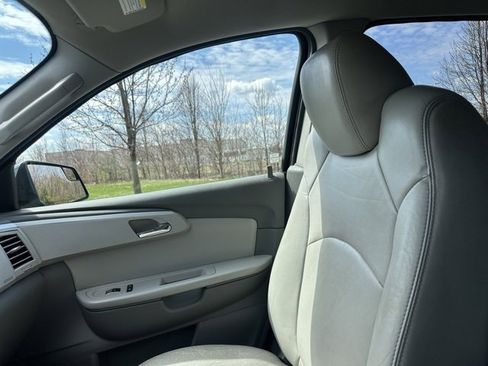 Used 2011 Chevrolet Traverse LT w/ Personal Connectivity Package image 30