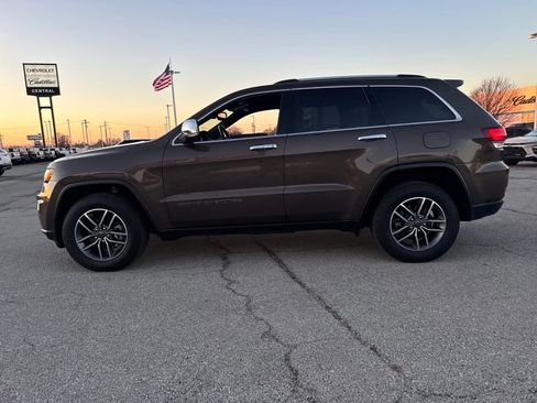 Used 2020 Jeep Grand Cherokee Limited w/ Luxury Group II image 3