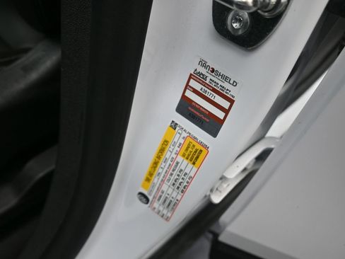 Used 2024 GMC Terrain SLT image 8