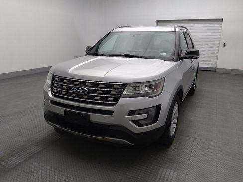 Used 2017 Ford Explorer XLT FWD image 15