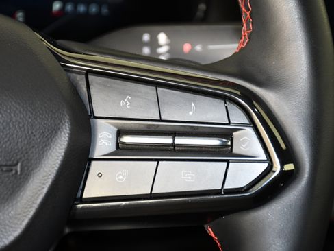Used 2025 Chevrolet Equinox RS AWD/4WD image 21